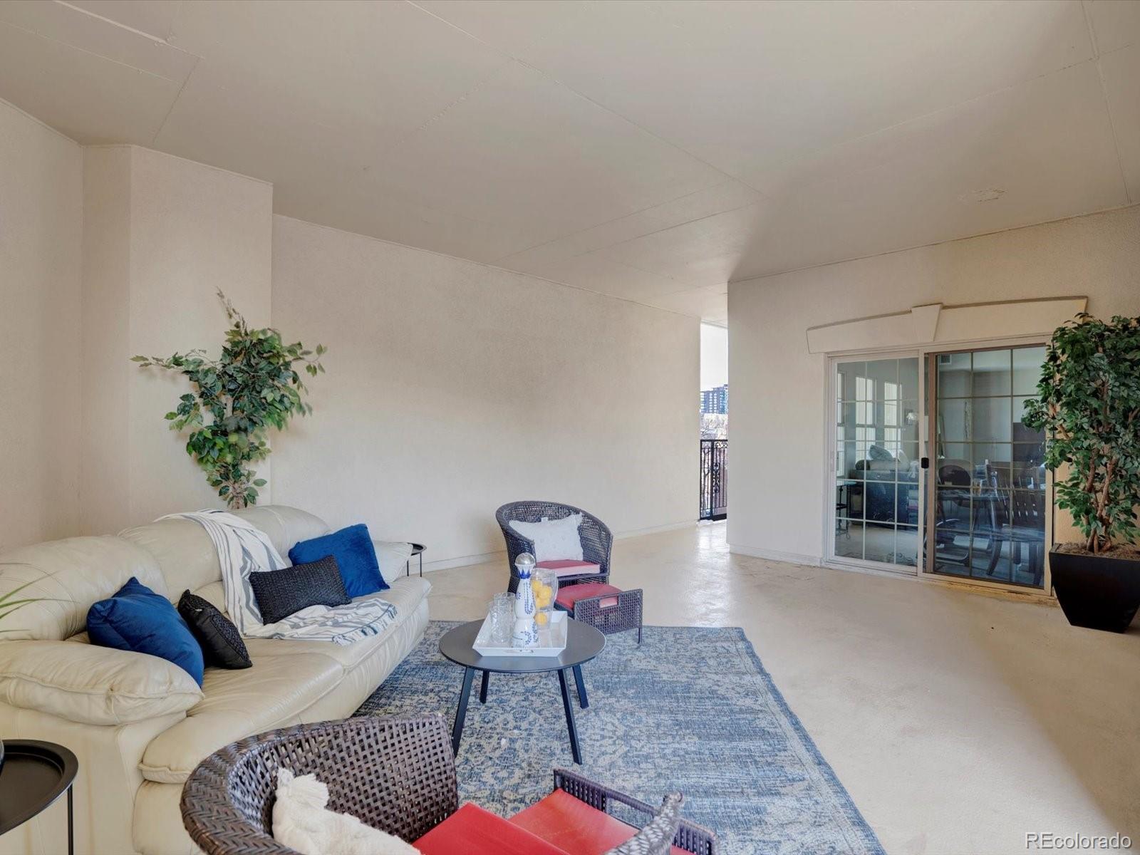 975 N Lincoln Street Unit: 4F