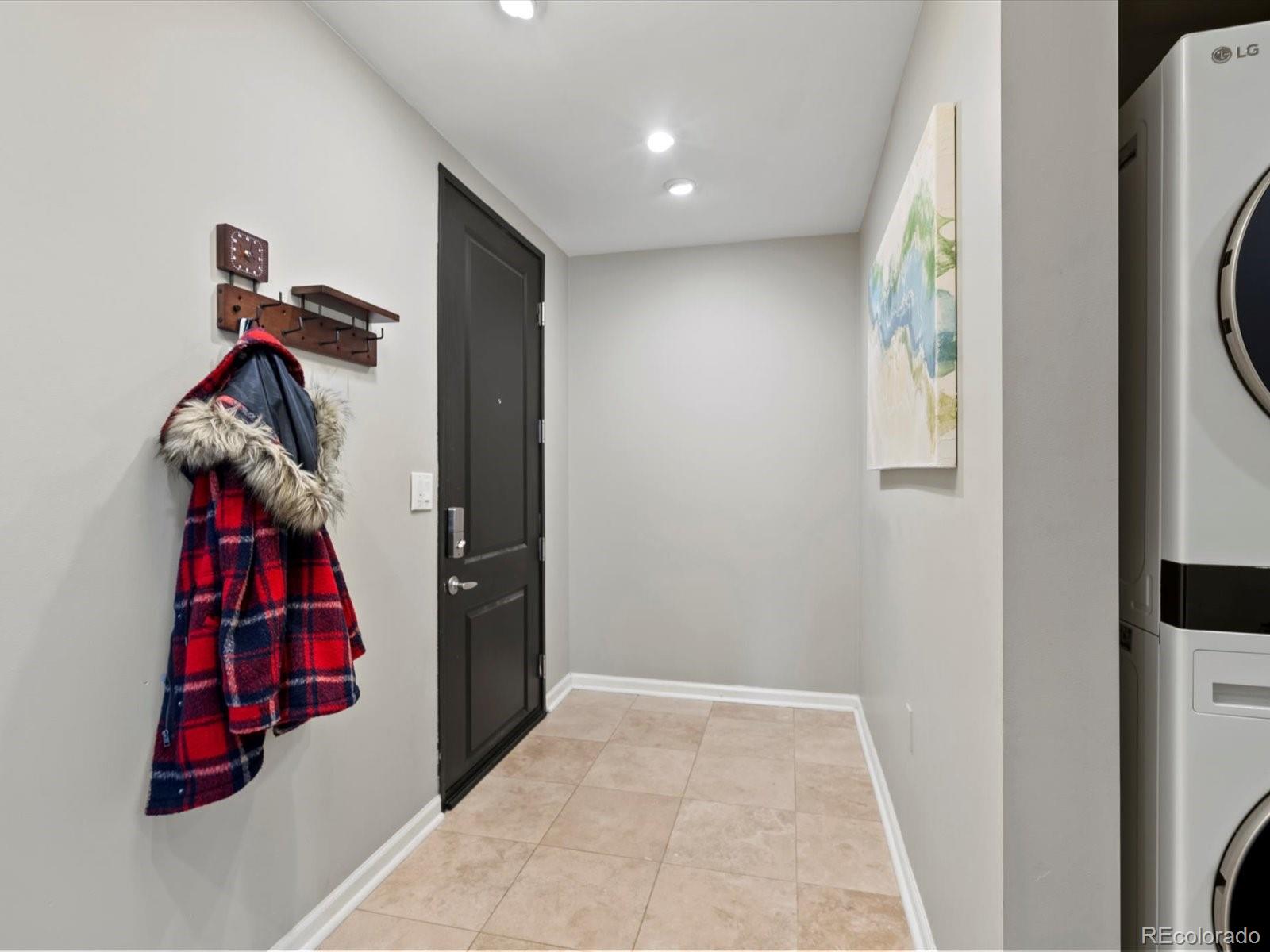 975 N Lincoln Street Unit: 4F