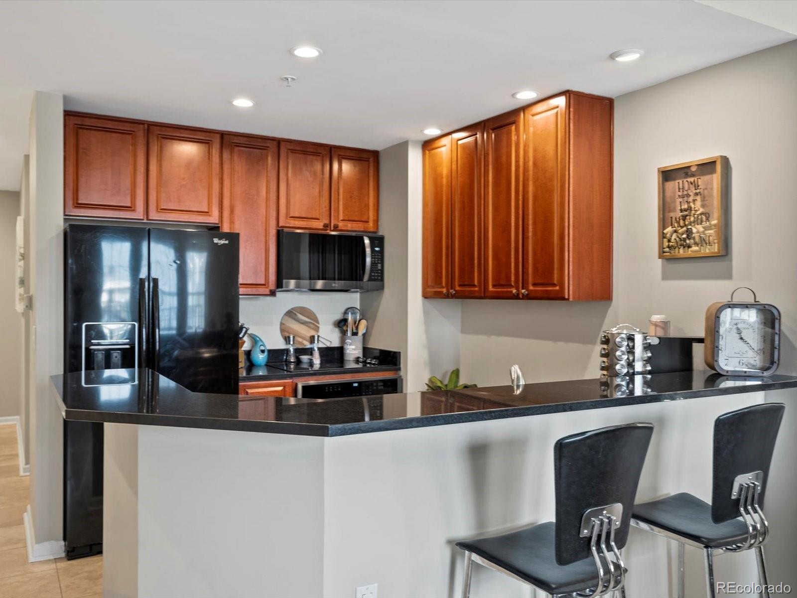 975 N Lincoln Street Unit: 4F