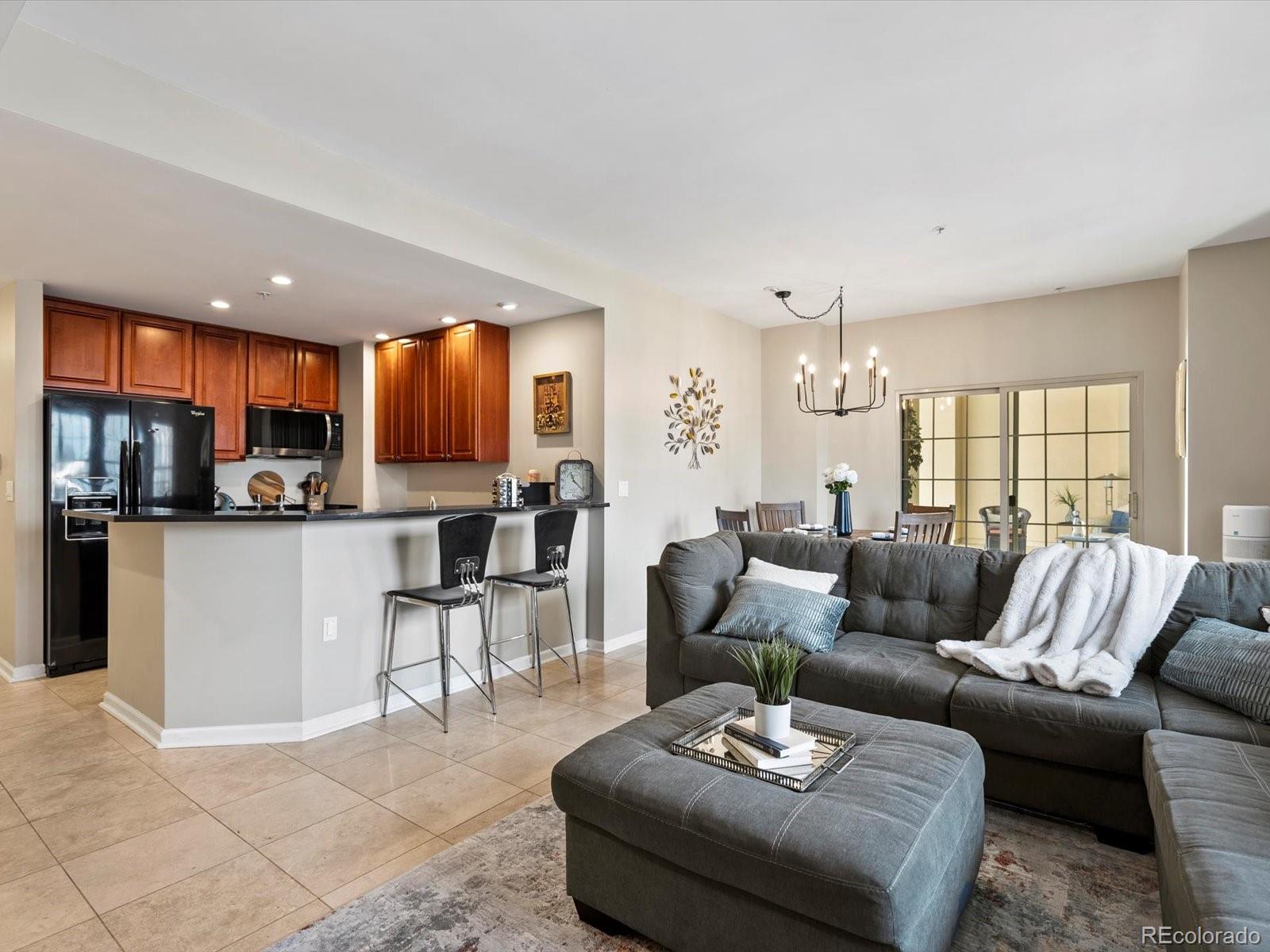 975 N Lincoln Street Unit: 4F