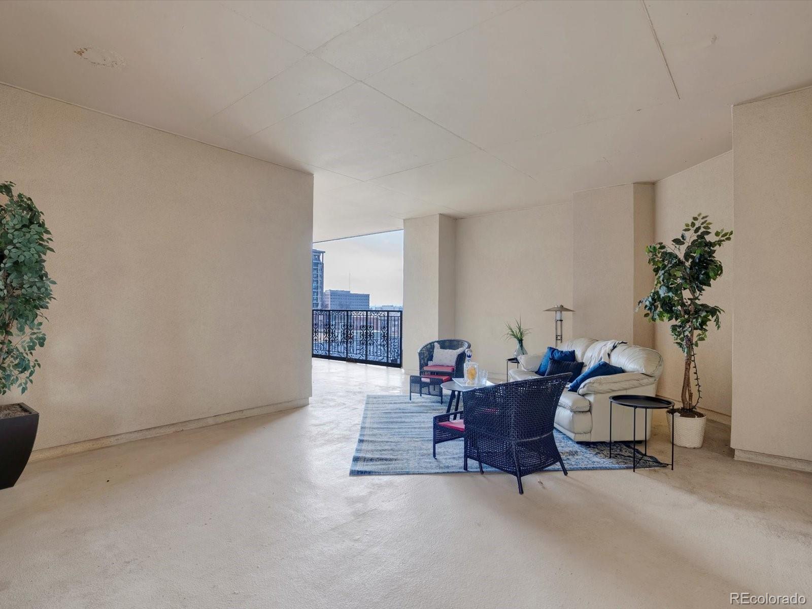 975 N Lincoln Street Unit: 4F