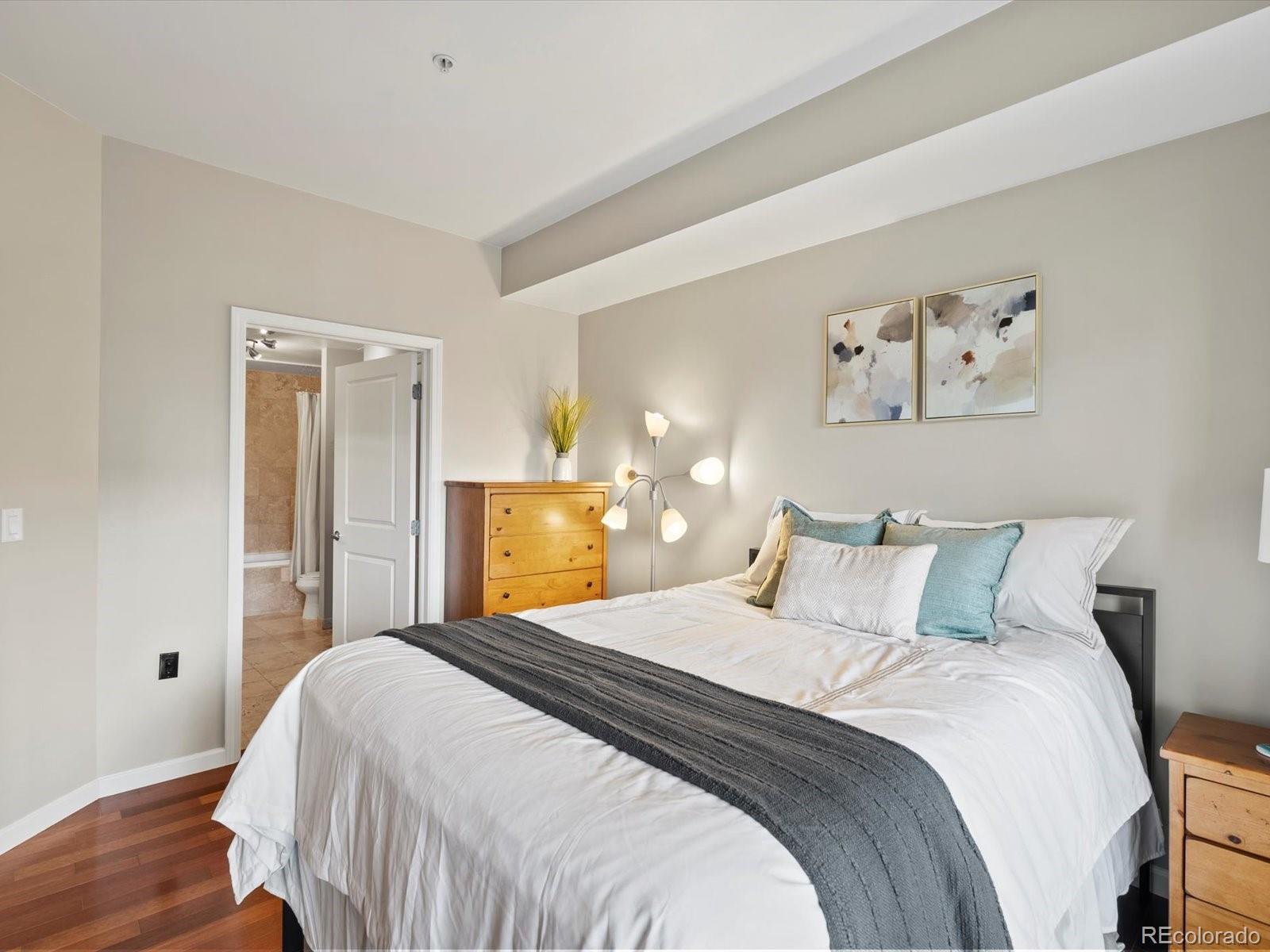 975 N Lincoln Street Unit: 4F