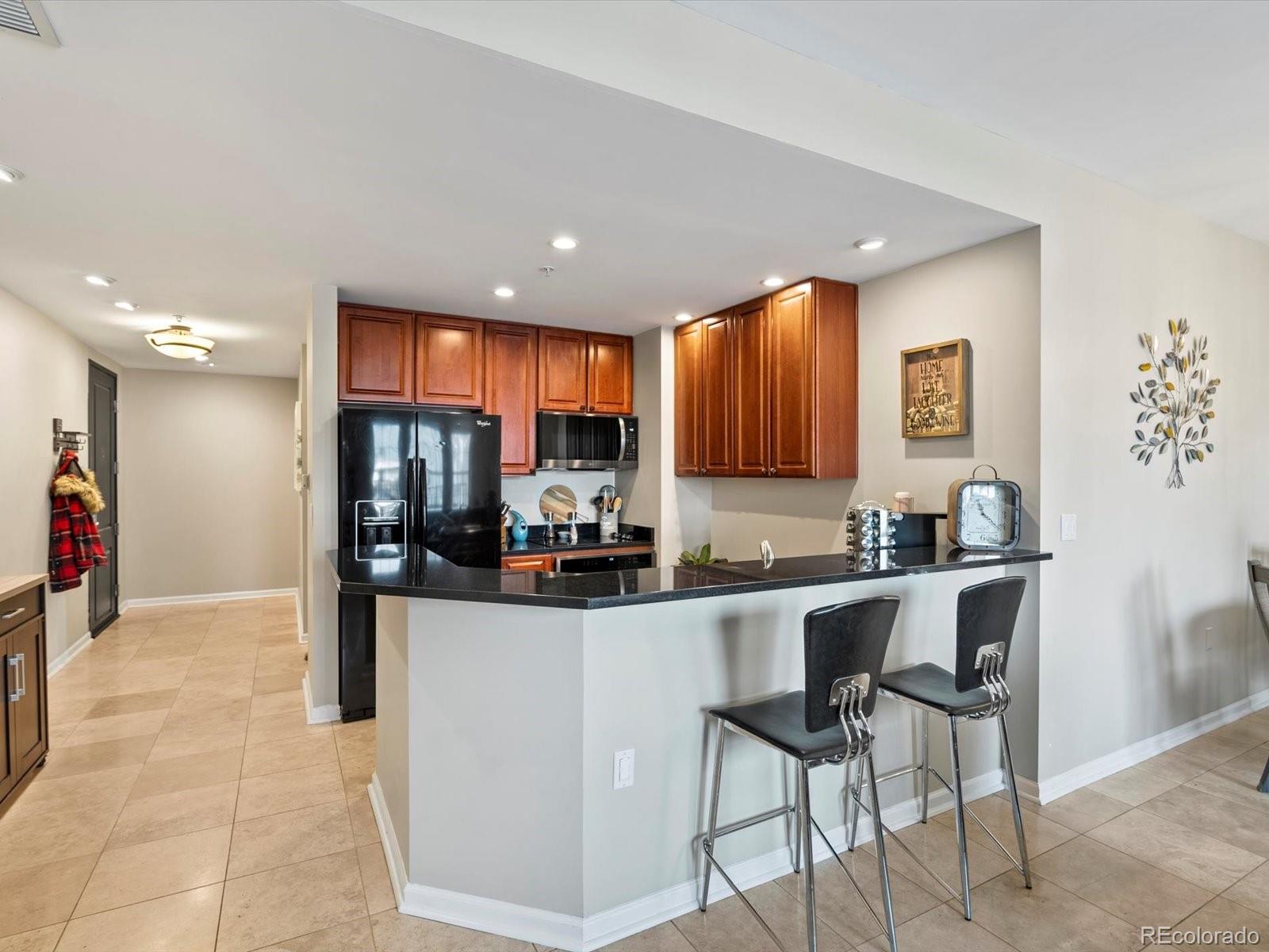 975 N Lincoln Street Unit: 4F