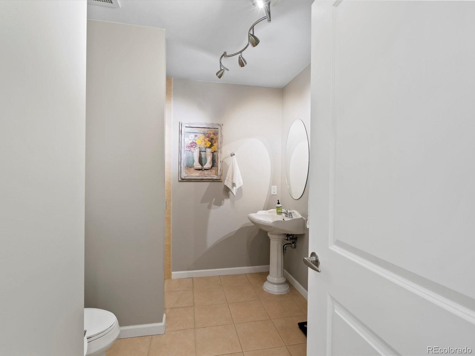 975 N Lincoln Street Unit: 4F