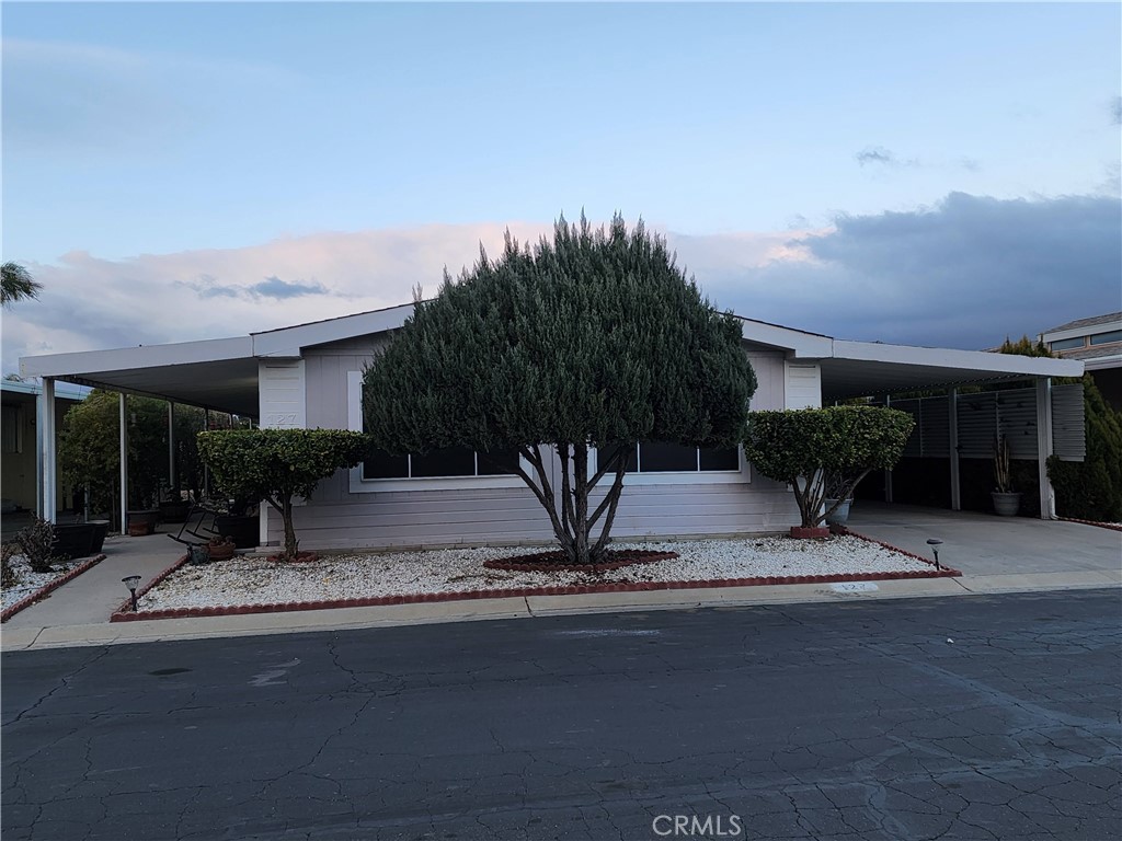 1250 N Kirby Street 127