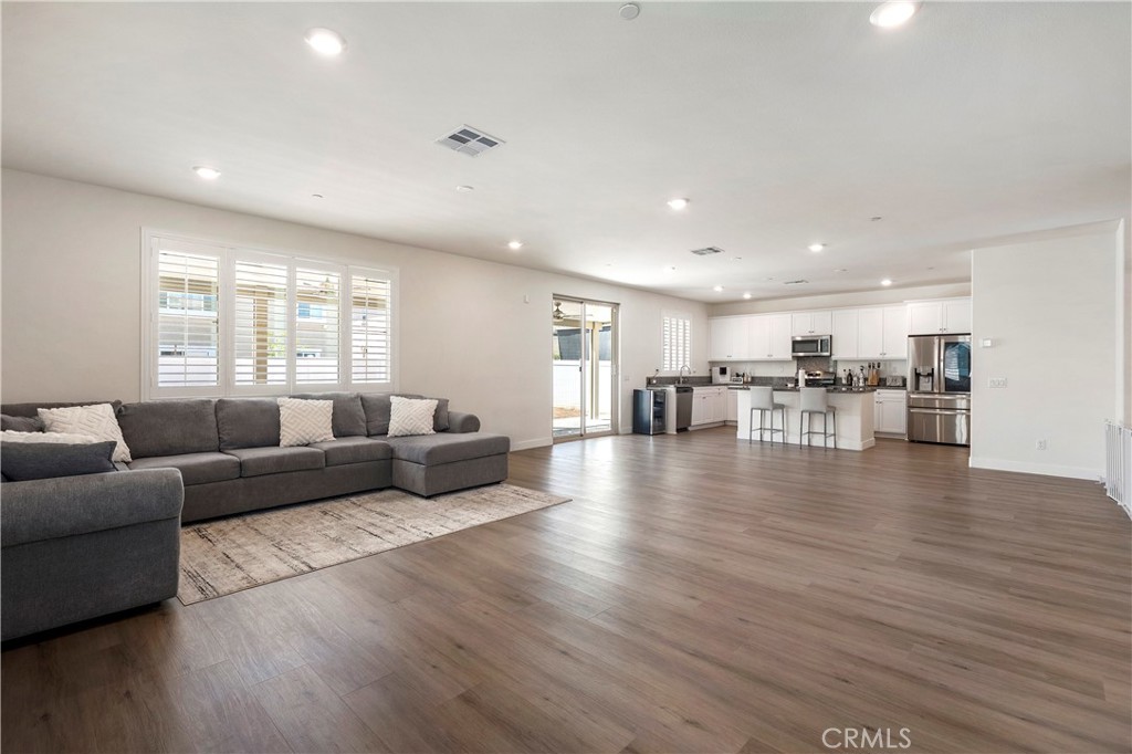 27545 Cloudy Peak Way