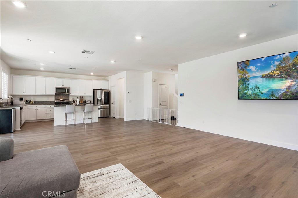 27545 Cloudy Peak Way