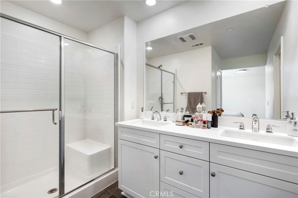 27545 Cloudy Peak Way