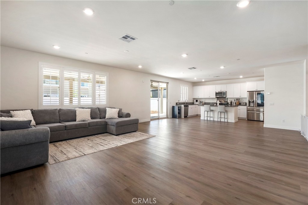 27545 Cloudy Peak Way