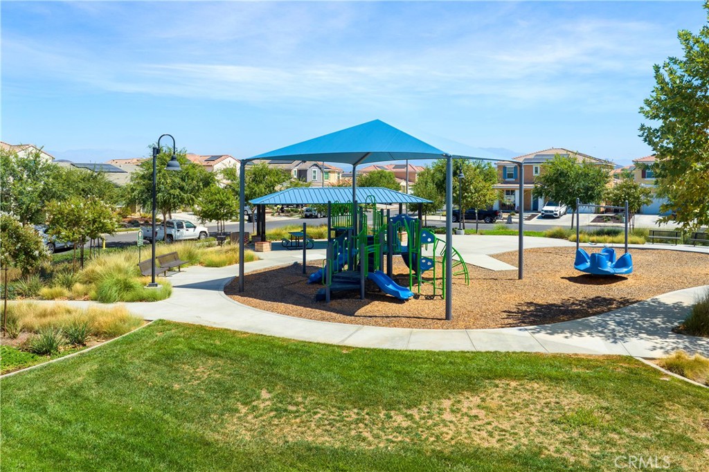 27545 Cloudy Peak Way