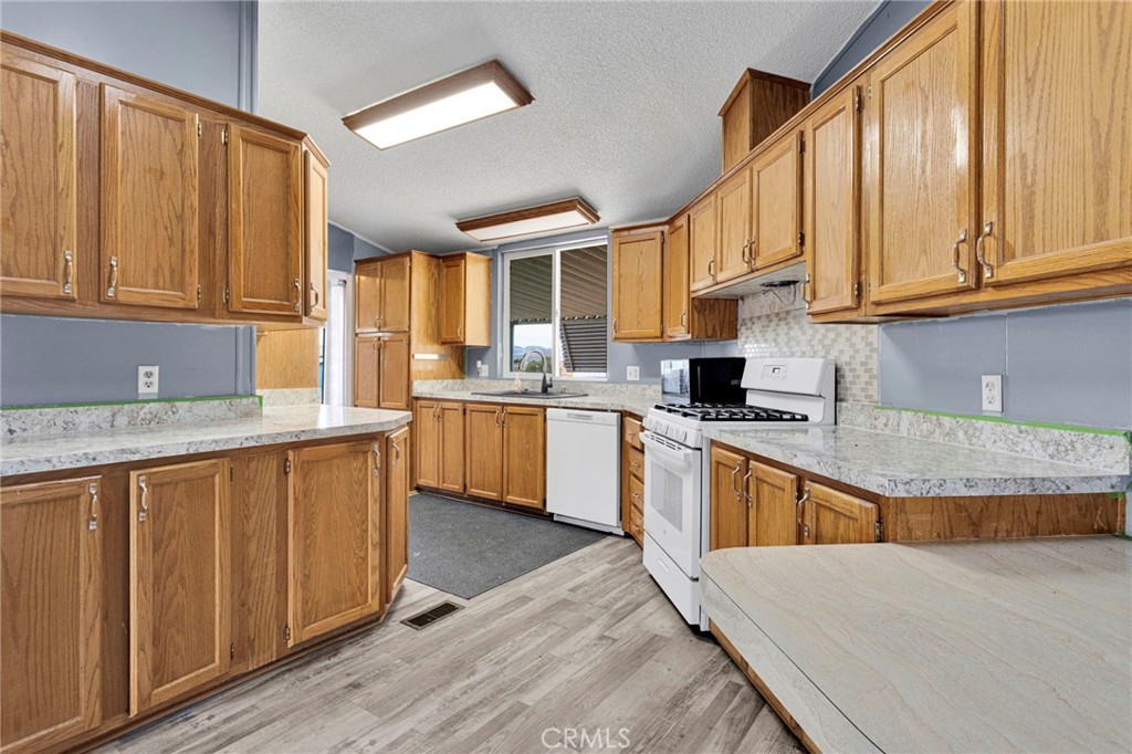 20843 Waalew Rd C6