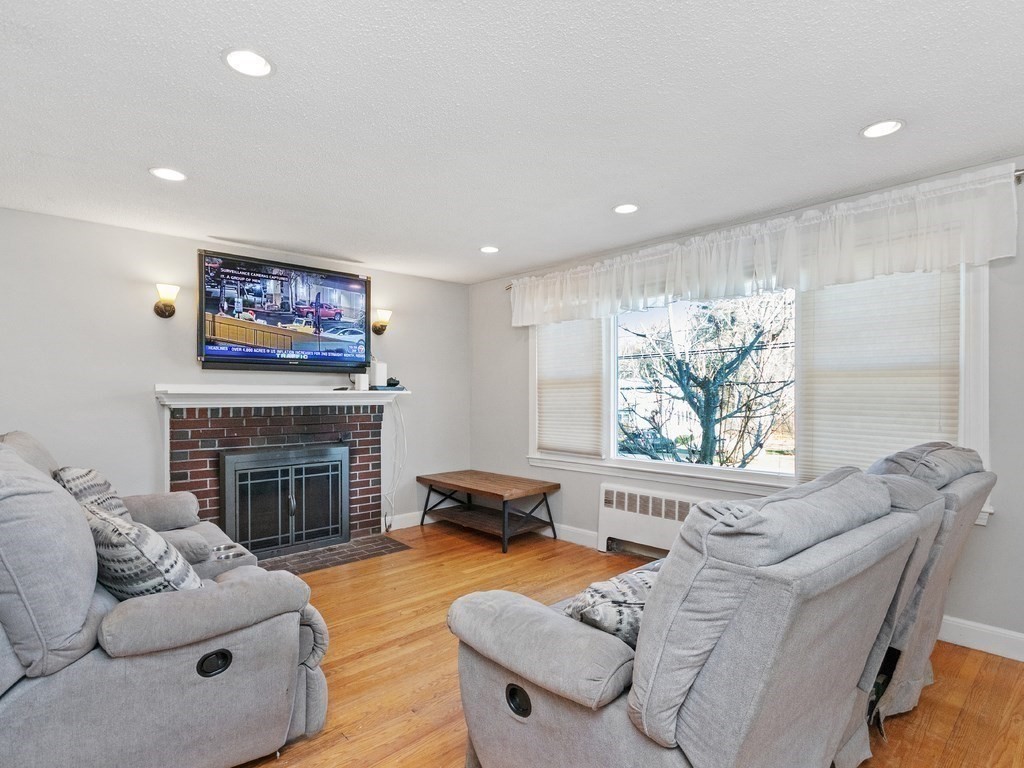 11 Oak Street