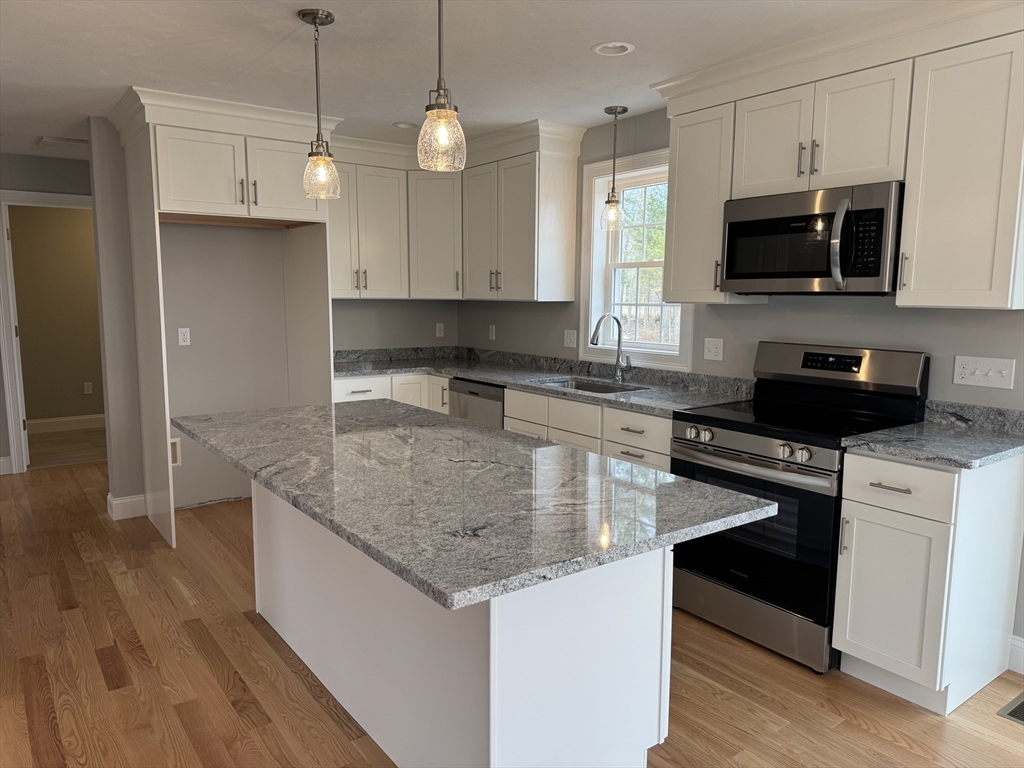 27 Range Ave