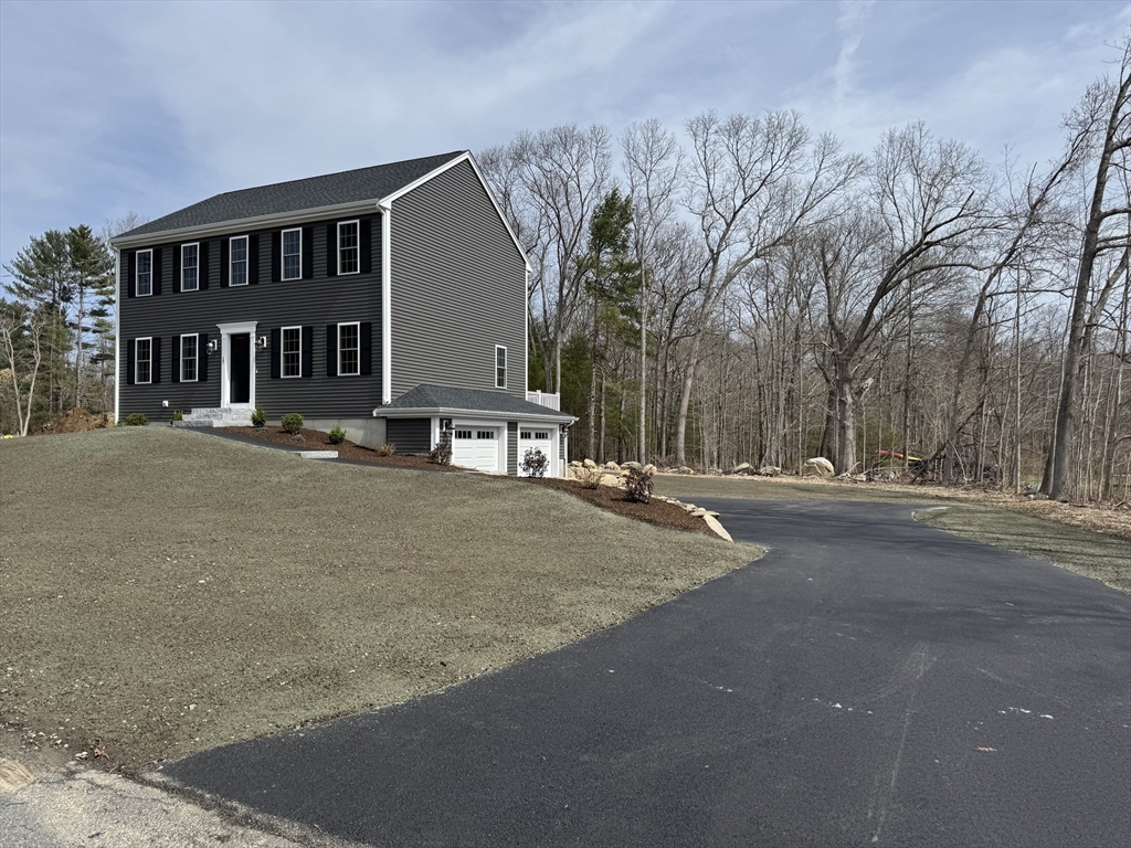 27 Range Ave