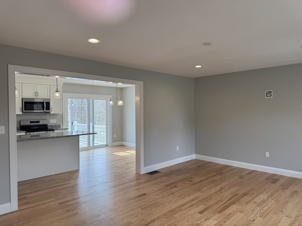 27 Range Ave