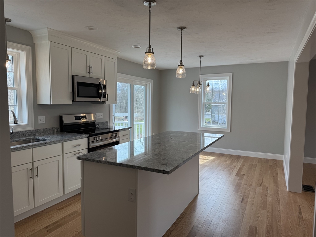 27 Range Ave