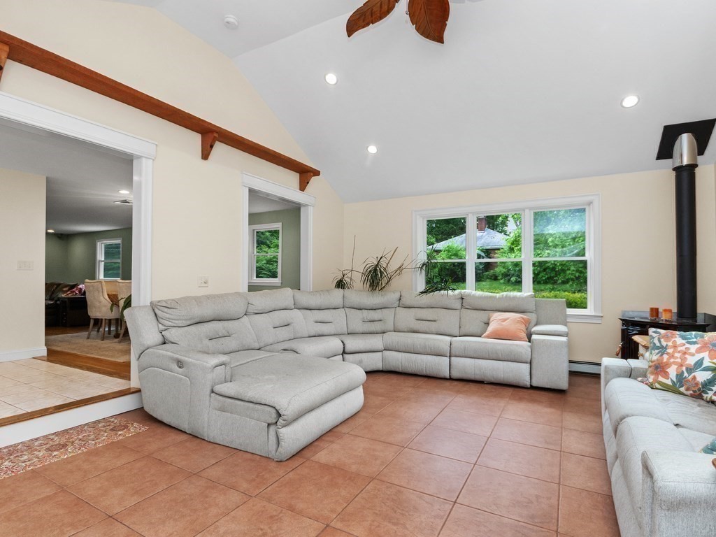 87 Whitewood Avenue