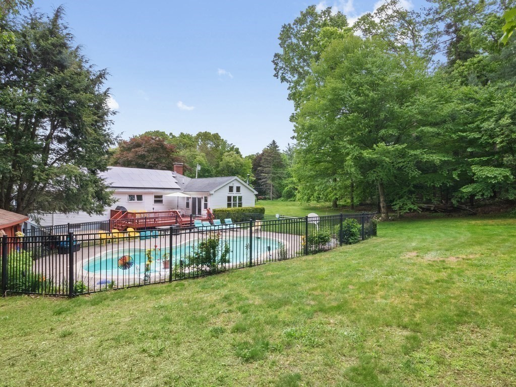 87 Whitewood Avenue