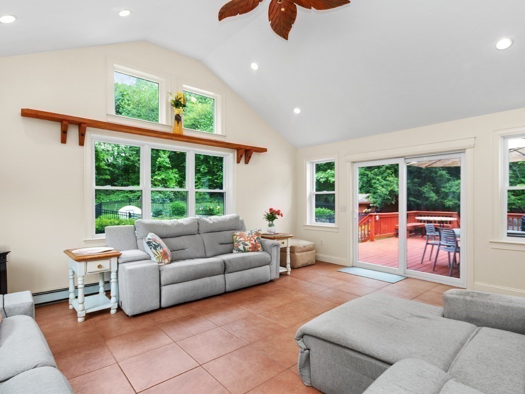 87 Whitewood Avenue