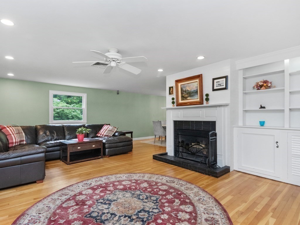 87 Whitewood Avenue