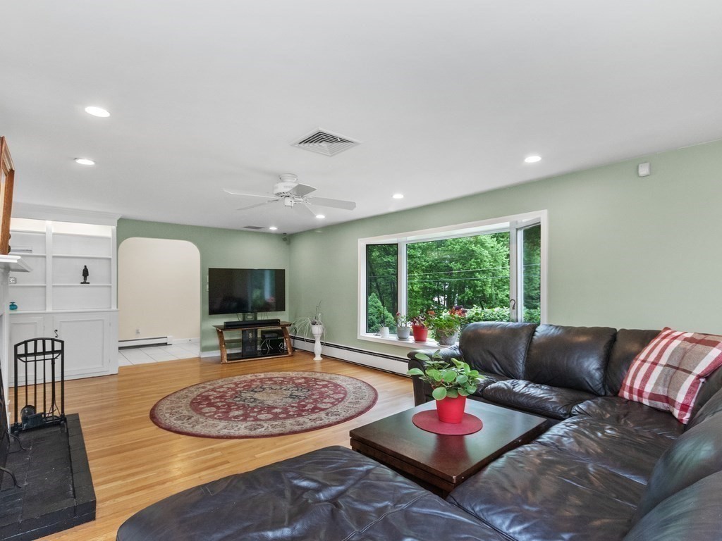 87 Whitewood Avenue