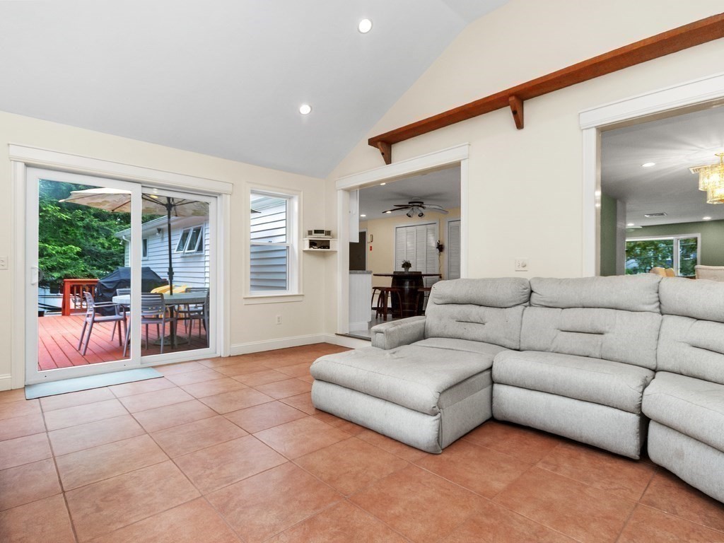 87 Whitewood Avenue