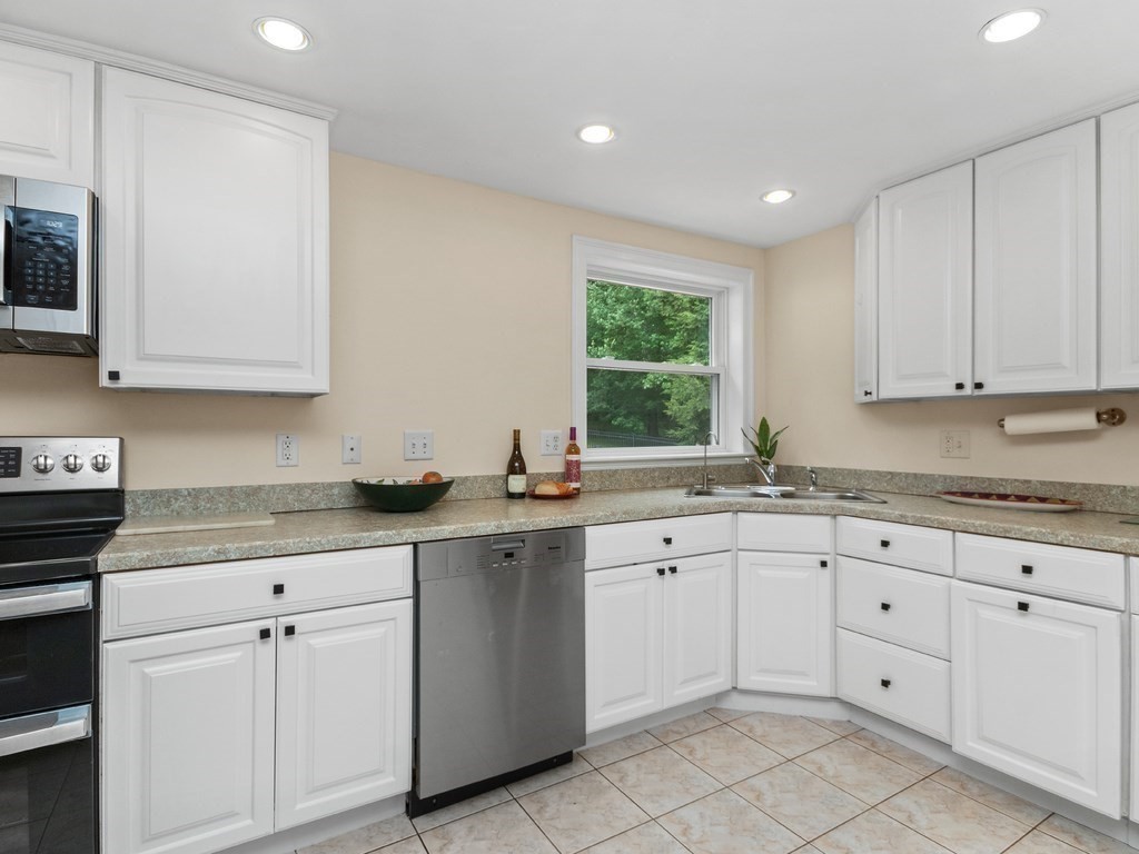 87 Whitewood Avenue