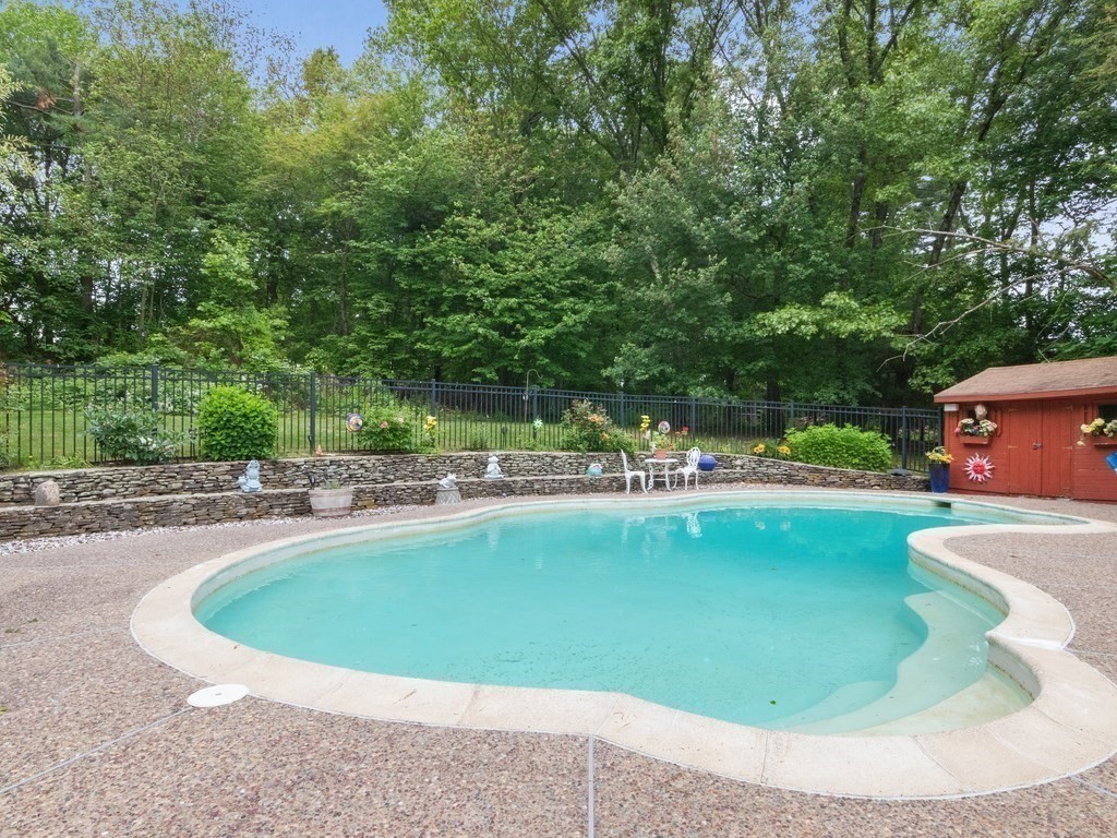 87 Whitewood Avenue
