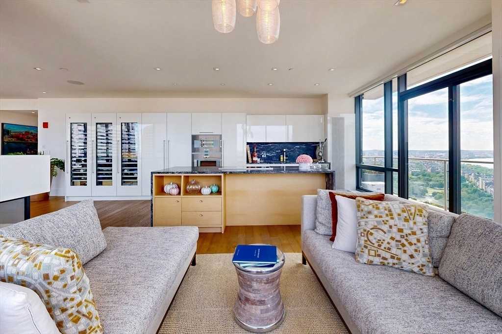 45 Province St Unit: PH2B