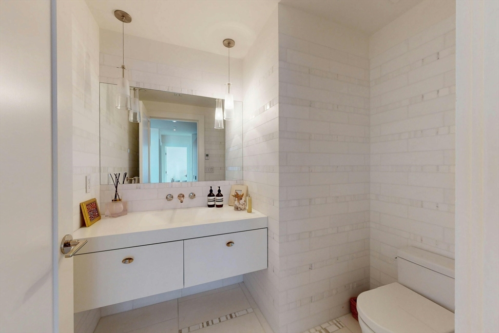 45 Province St Unit: PH2B