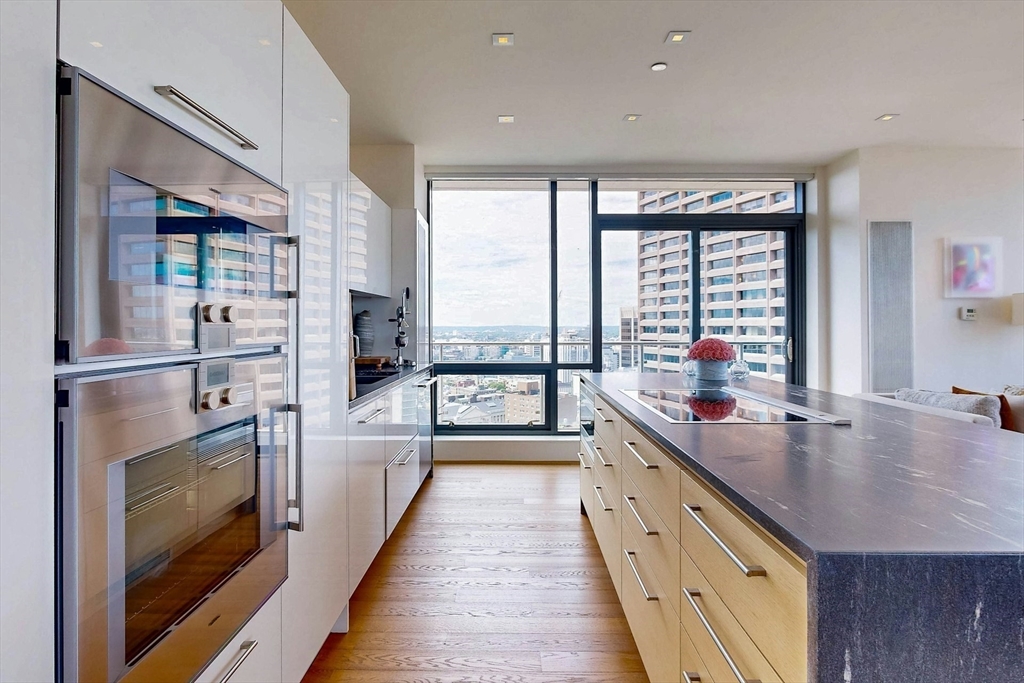 45 Province St Unit: PH2B