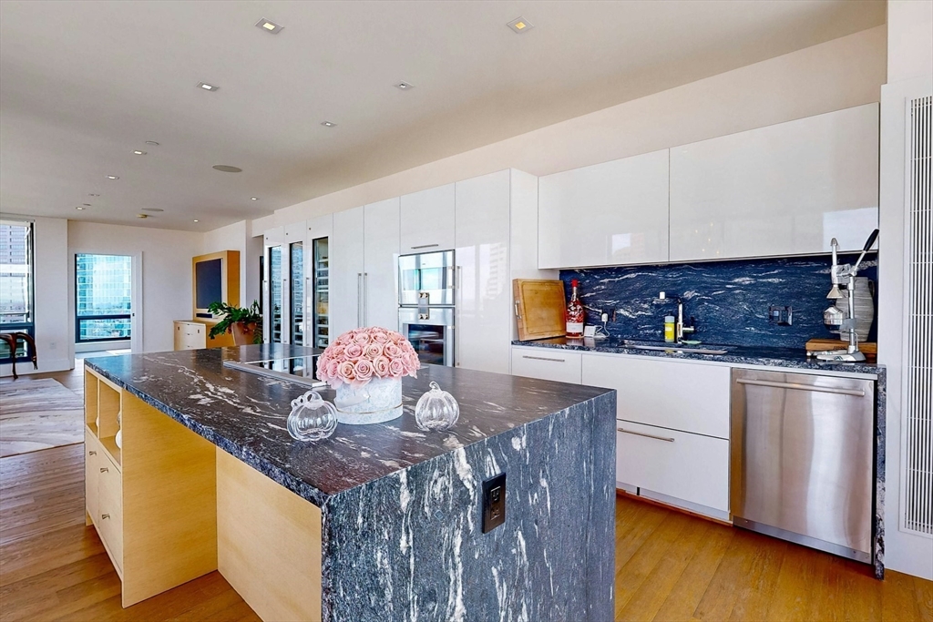 45 Province St Unit: PH2B