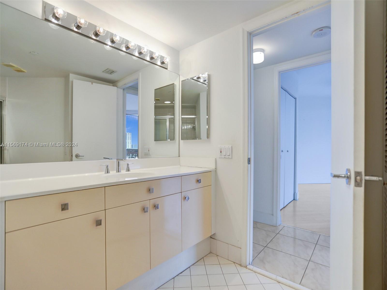 3640 Yacht Club Dr APT 606