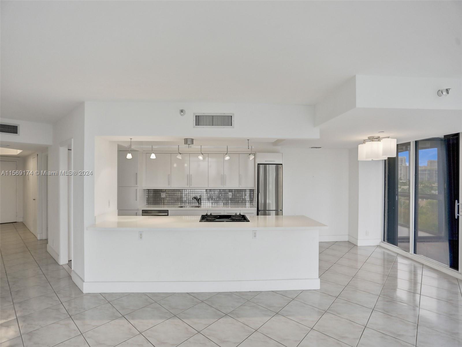 3640 Yacht Club Dr APT 606