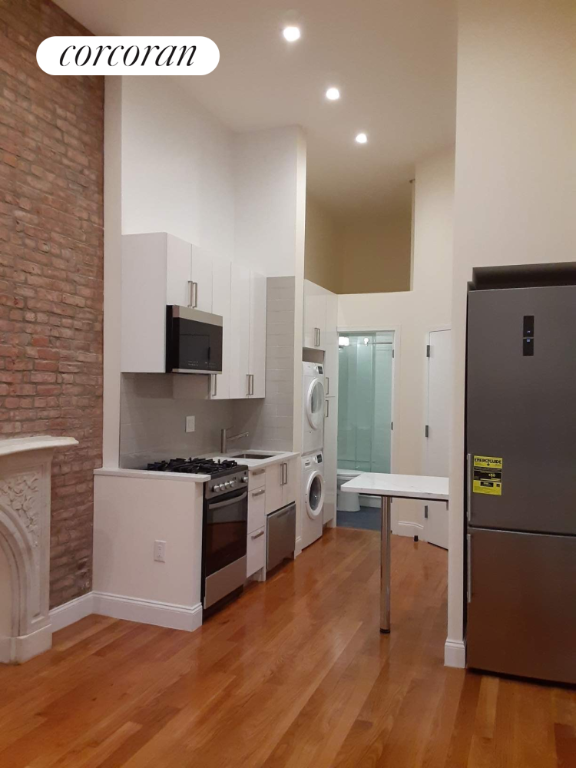 216 E 17TH Street 2R
