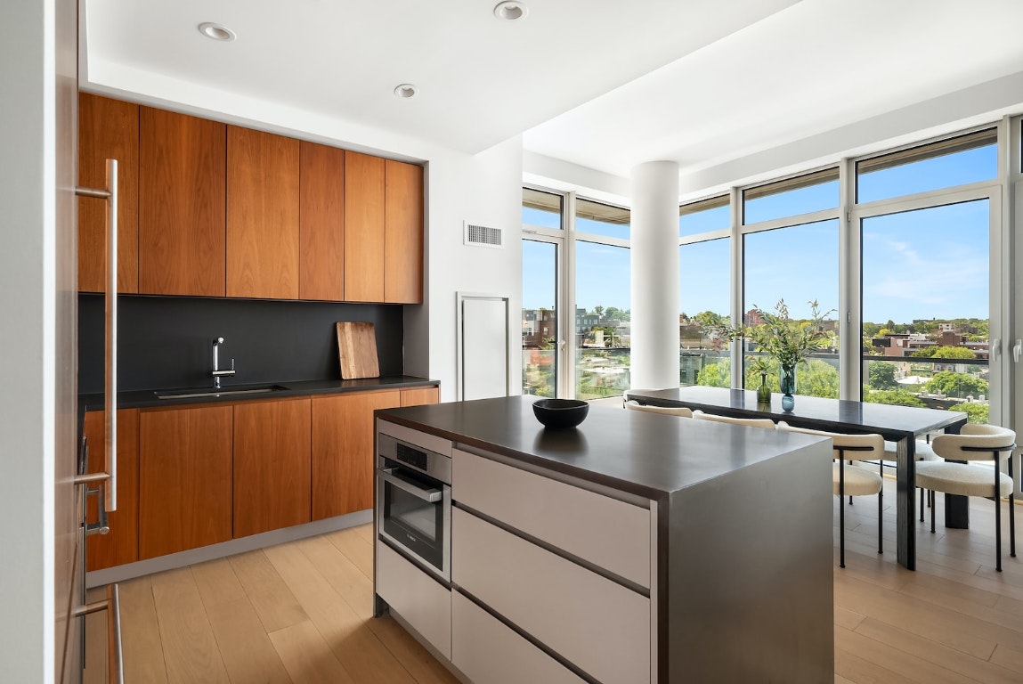 575 4TH Avenue 8F