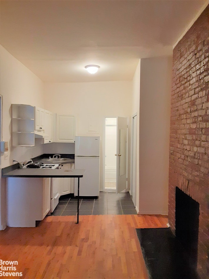 216 E 17TH Street 1F