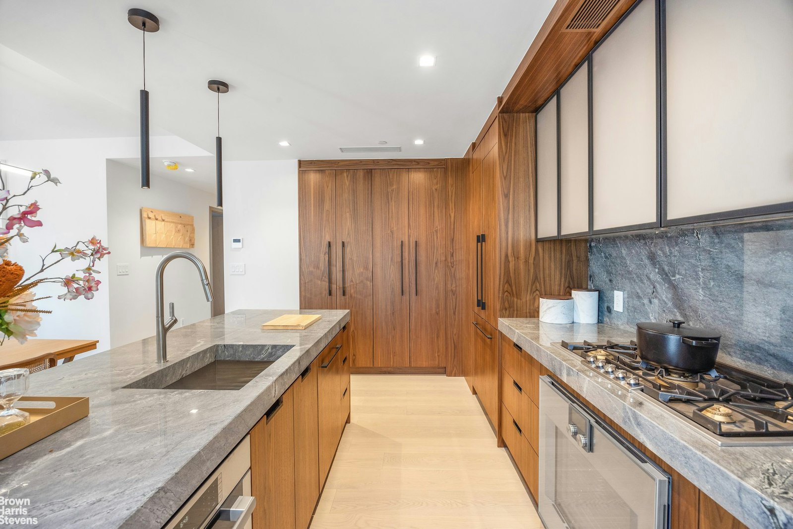 6 GARFIELD Place 208