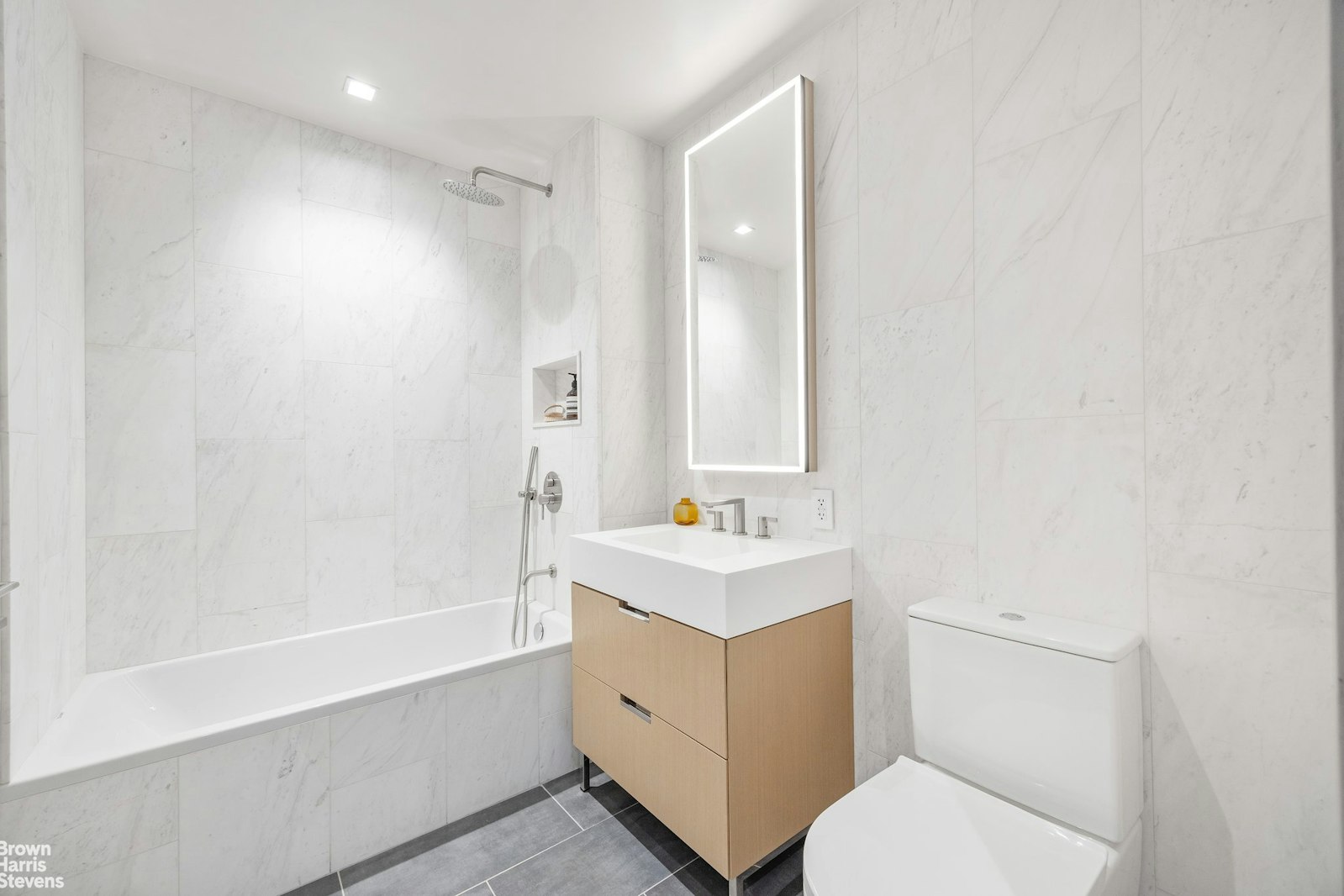 6 GARFIELD Place 208