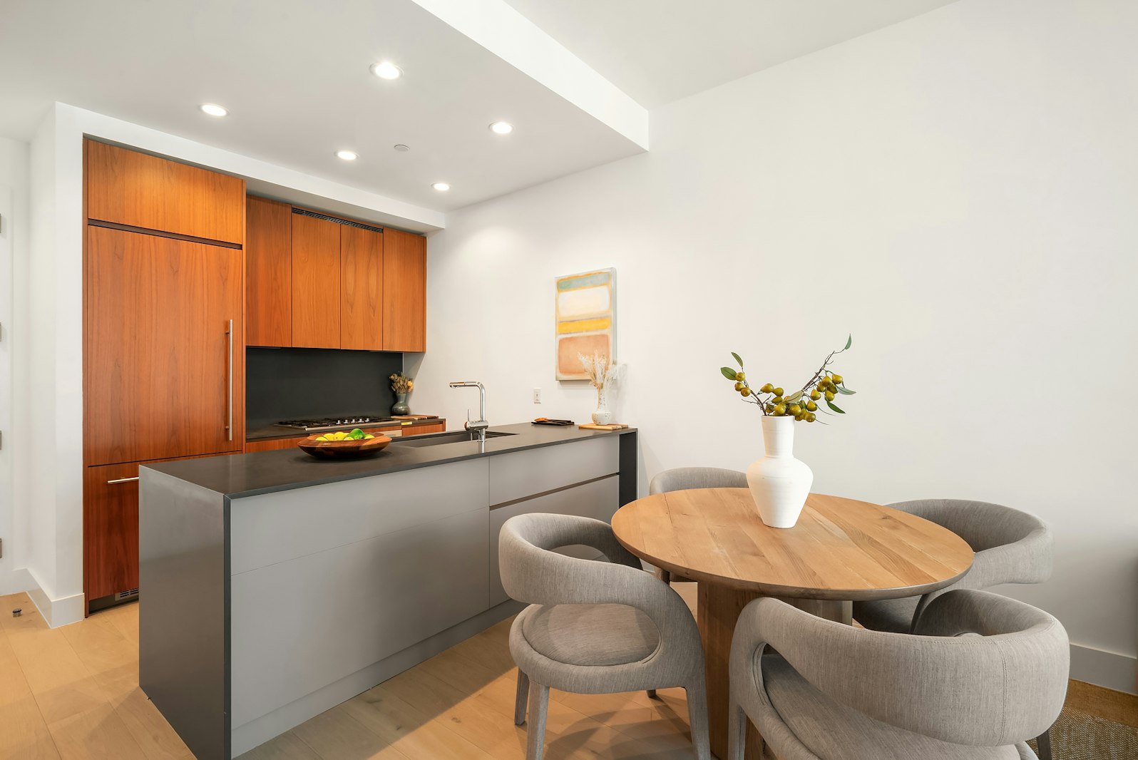 575 4TH Avenue PHC