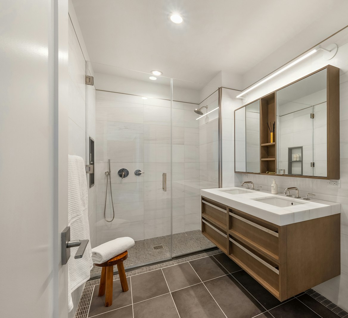 575 4TH Avenue PHC