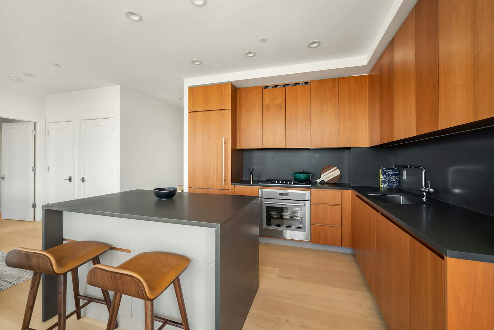 575 4TH Avenue PHD