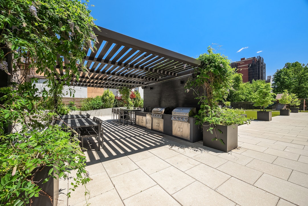 575 4TH Avenue PHC