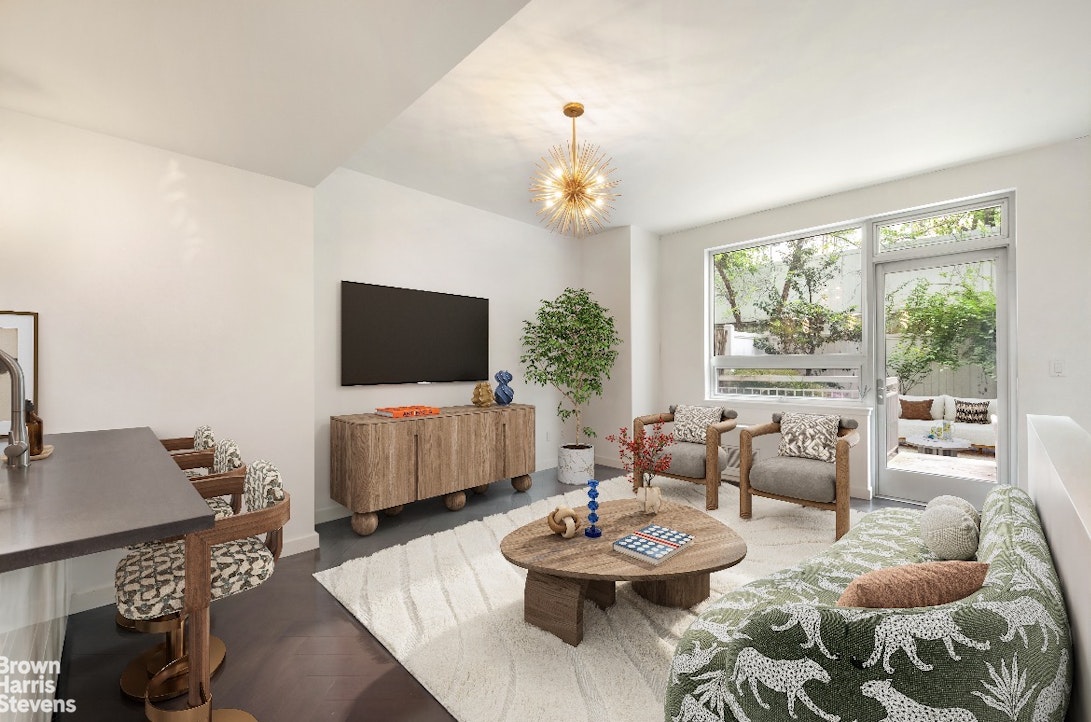 517 W 46TH Street 101