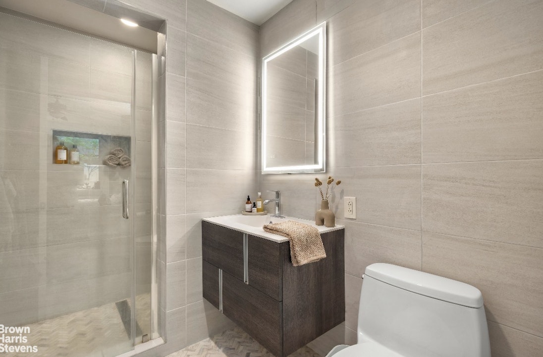 517 W 46TH Street 101