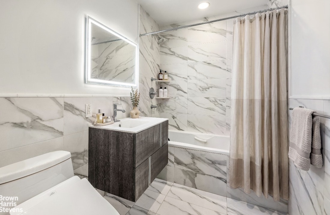 517 W 46TH Street 101