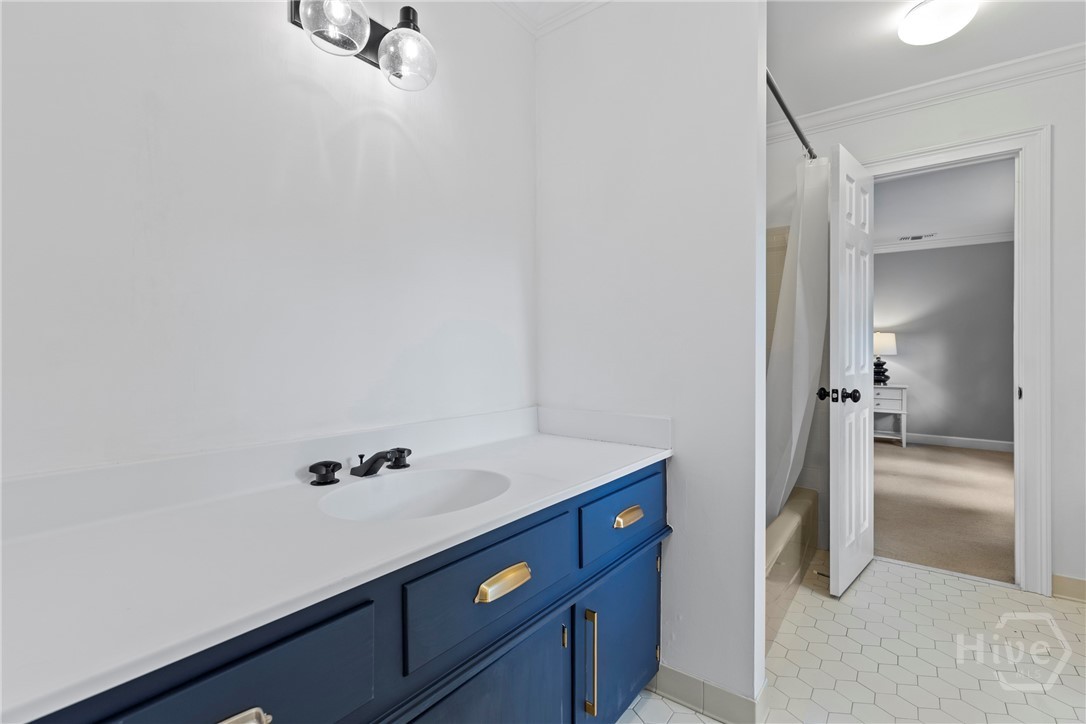 2 Upland Lane