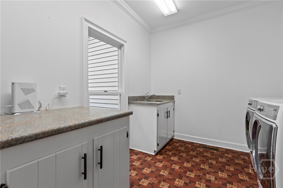 2 Upland Lane