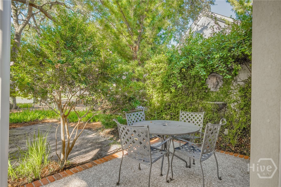 6 Oak Shadow Court