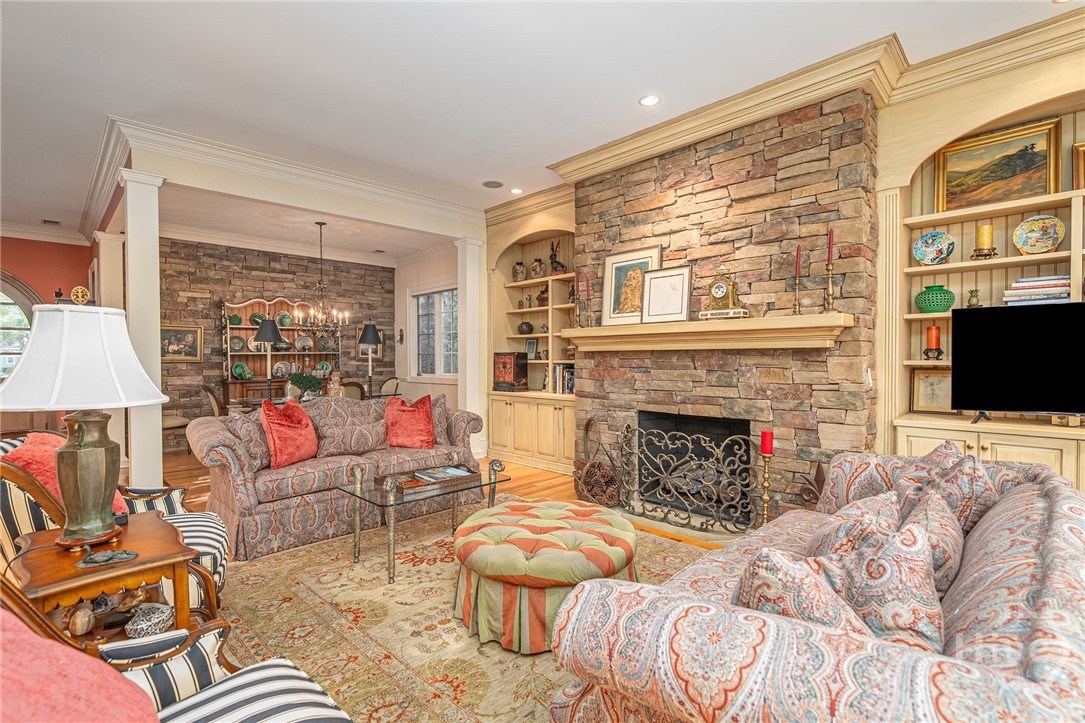 6 Oak Shadow Court